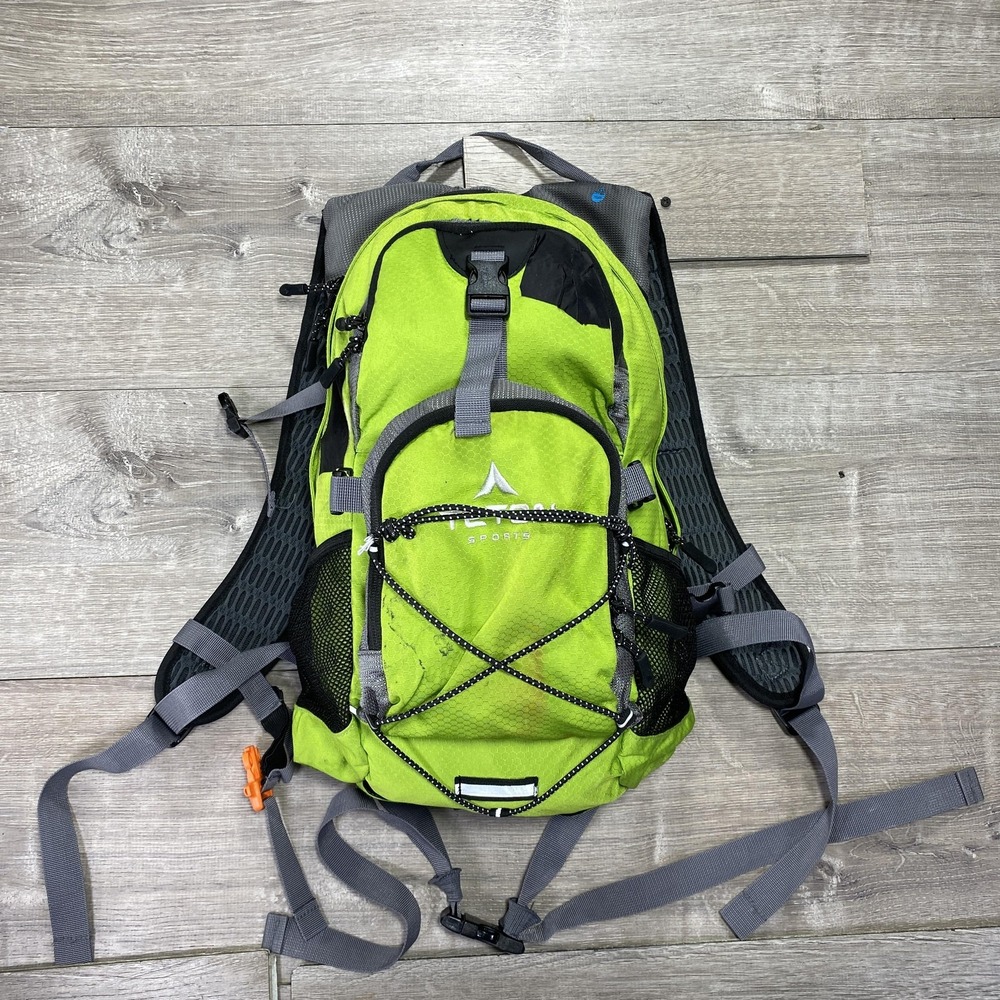 TETON Sports Hydration Backpack Daypack‎ Green Hiking Pack Rain Cover Bungee